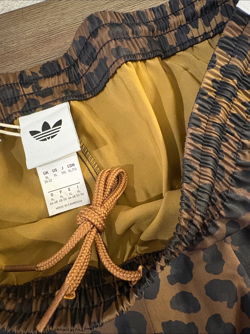 NWT [adidas] Originals Satin Lightweight Sprinter Shorts Leopard Print Womens XL - Picture 11 of 16